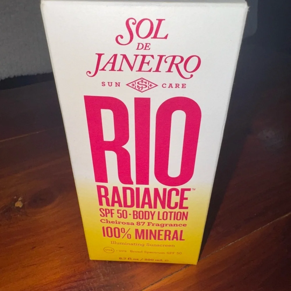 Sol de Janeiro 200ml lotion with sunscreen
